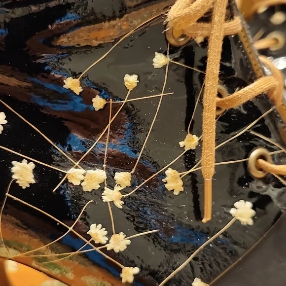 JOHN FLUEVOG Bellevue Rose Dunn Black & Gold Pressed Flowers Lace Up Ankle Boots - Picture 3 of 9